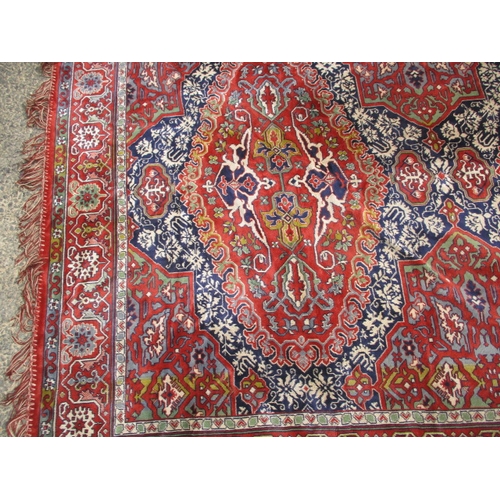 315 - A vintage wool and silk rug. In good pre-owned condition, a fine quality item. Approximate dimension... 