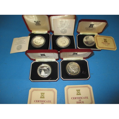 175 - Five Vintage silver collectors coins, all in original presentation boxes, to include 1976 Concorde a... 