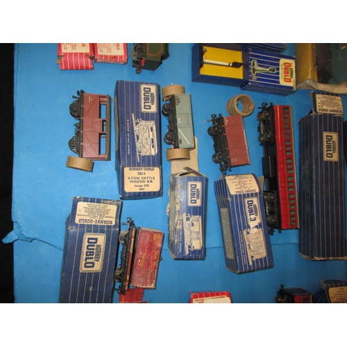 291 - A parcel of Hornby Dublo ‘00’ gauge model railway items, to include locos, rolling stock and track s... 