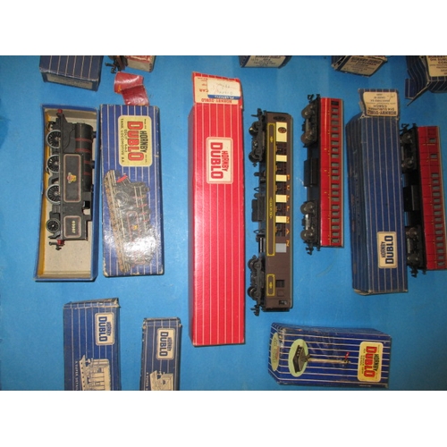 291 - A parcel of Hornby Dublo ‘00’ gauge model railway items, to include locos, rolling stock and track s... 