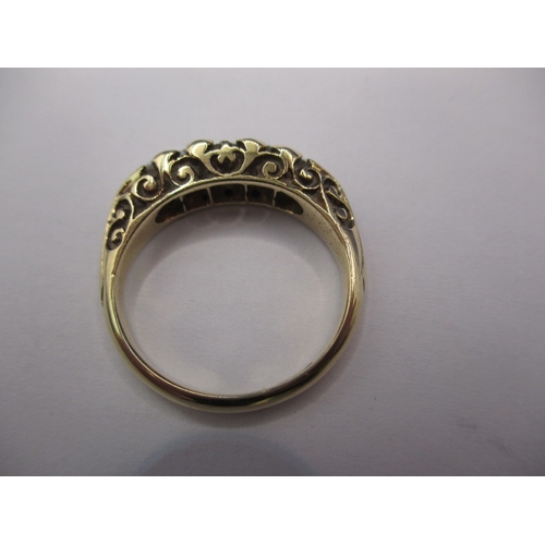 12 - An antique 15ct yellow gold and diamond ring, having 5 graduated old cut diamonds, approx. ring size... 