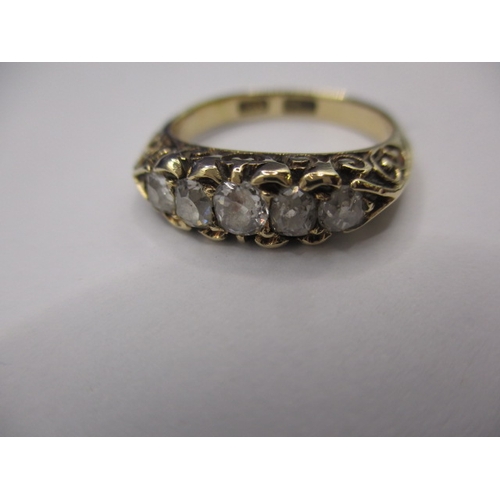 12 - An antique 15ct yellow gold and diamond ring, having 5 graduated old cut diamonds, approx. ring size... 