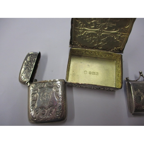 193 - A parcel of silver fancies, to include a Vesta case and stamp purse, all in good pre-owned condition... 