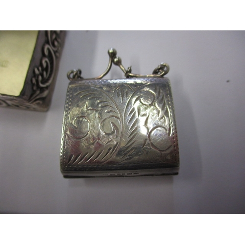 193 - A parcel of silver fancies, to include a Vesta case and stamp purse, all in good pre-owned condition... 