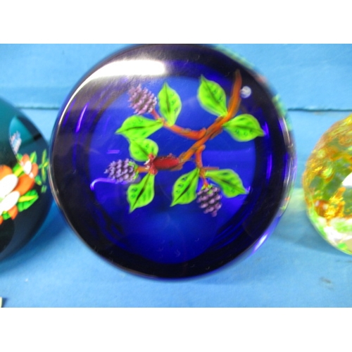 272 - 5 William Manson Scottish glass paperweights, pre-owned with no observed damage