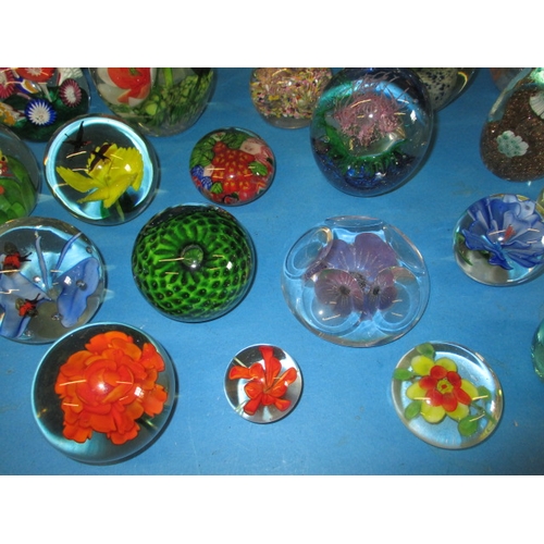 279 - A quantity of vintage glass paperweights, mostly floral designs, all in pre-owned condition with no ... 