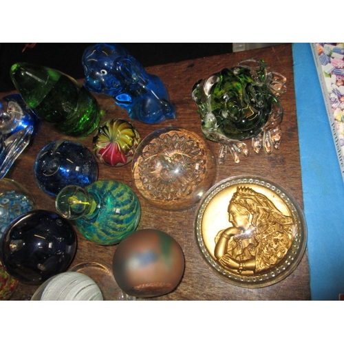 282 - A large quantity of antique and later glass paperweights and collectors reference books. All in pre-... 