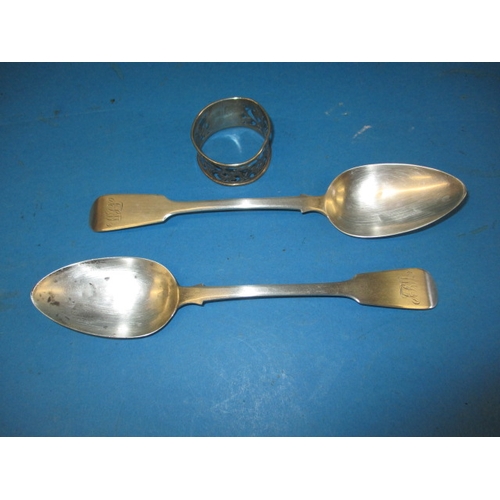 195 - Two William IV silver spoons and a silver napkin ring, approx. gross parcel weight 136g in used cond... 