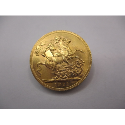 154 - A George V gold sovereign dated 1911, a circulated coin with very fine definition of features