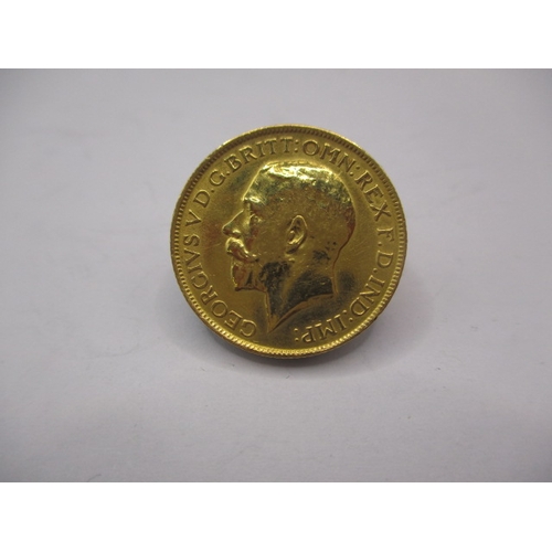 156 - A George V gold sovereign dated 1914, a circulated coin with fine definition of features