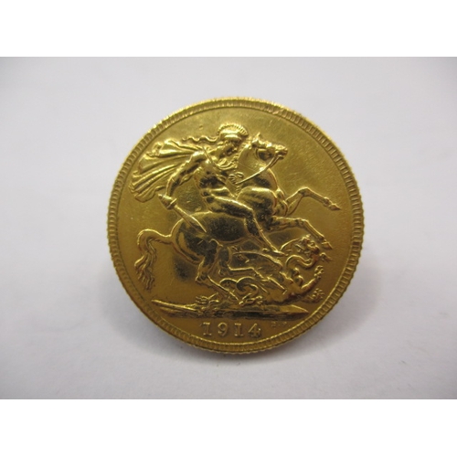 156 - A George V gold sovereign dated 1914, a circulated coin with fine definition of features