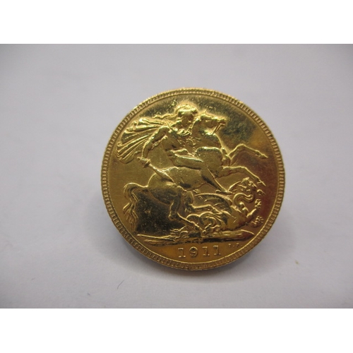 157 - A George V gold sovereign dated 1911, a circulated coin with fine definition of features