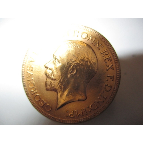 159 - A George V gold sovereign dated 1930, a circulated coin with fine definition of features