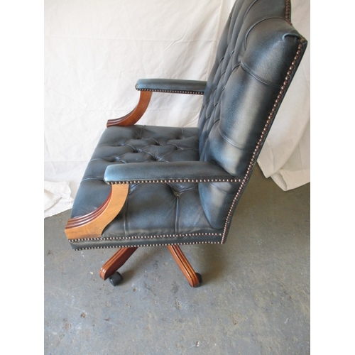 322 - A contemporary  office swivel arm chair, in deep buttoned upholstery, in pre-owned useable condition