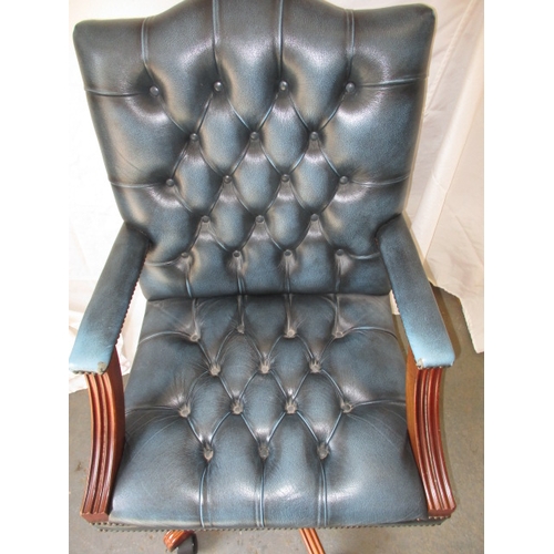 322 - A contemporary  office swivel arm chair, in deep buttoned upholstery, in pre-owned useable condition