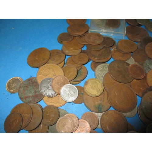 7 - A parcel of vintage coins, all in circulated condition