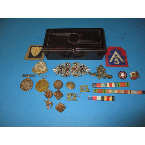 18 - A parcel of collectables to include a  WWI medal duo to S4-161543 Pte. G Wade ASC, tunic buttons, a ... 