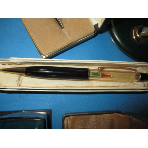 19 - A parcel of pens and pencils, to include boxed examples from Parker, Cross and Shaeffer, all in used... 