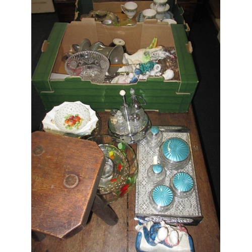 38 - A quantity of general clearance items, to include a dressing table set and interesting collectables,... 