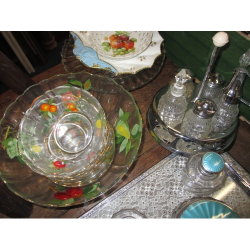 38 - A quantity of general clearance items, to include a dressing table set and interesting collectables,... 