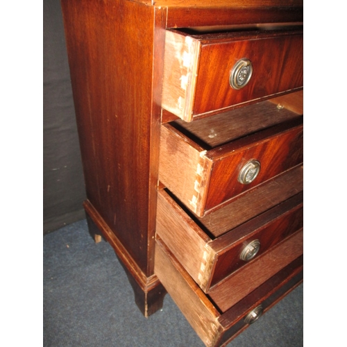 70 - A small bed side chest of 4 drawers, approx. dimensions: H 61cm W 47cm D 31cm in useable pre-owned c... 