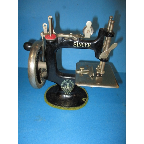 75 - A vintage model 20 singer sewing machine, with original instruction manual, a small hand-cranked mod... 