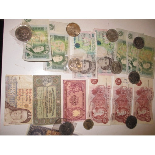 80 - A quantity of bank notes and collectors crowns, all in well circulated condition