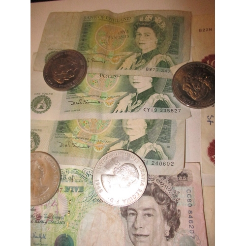 80 - A quantity of bank notes and collectors crowns, all in well circulated condition