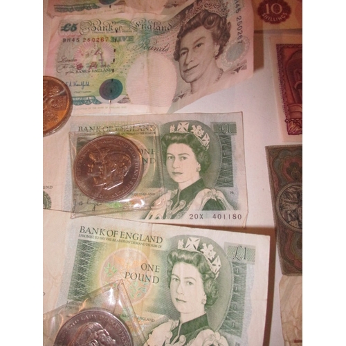 80 - A quantity of bank notes and collectors crowns, all in well circulated condition