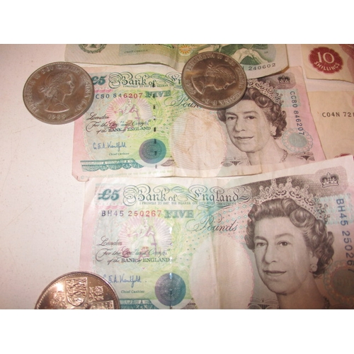 80 - A quantity of bank notes and collectors crowns, all in well circulated condition