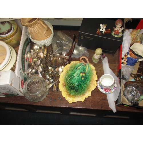 81 - A very large quantity of general clearance items, to include ceramics, cutlery and pictures, all in ... 