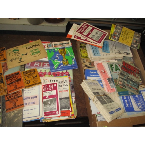 86 - A large quantity of 1940s and later football ephemera, various clubs, all in used condition