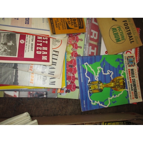 86 - A large quantity of 1940s and later football ephemera, various clubs, all in used condition