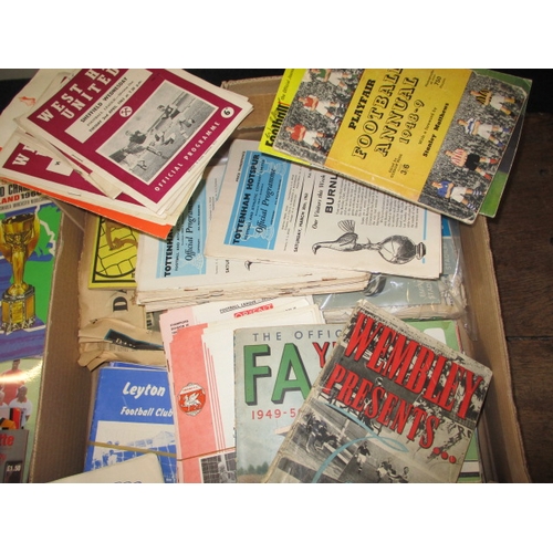 86 - A large quantity of 1940s and later football ephemera, various clubs, all in used condition