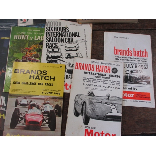 88 - A parcel of vintage motor racing ephemera, to include 1960s formula one grand prix programmes, all i... 