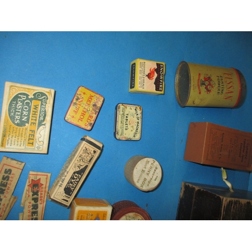 95 - A quantity of vintage chemist shop medical collectables, all in good pre-owned condition