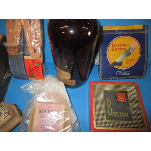 95 - A quantity of vintage chemist shop medical collectables, all in good pre-owned condition