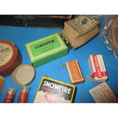 95 - A quantity of vintage chemist shop medical collectables, all in good pre-owned condition