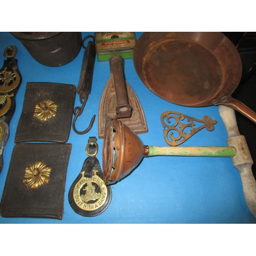 100 - A parcel of miscellanea, to include a knife sharpener, corkscrew and horse brasses, all in used cond... 