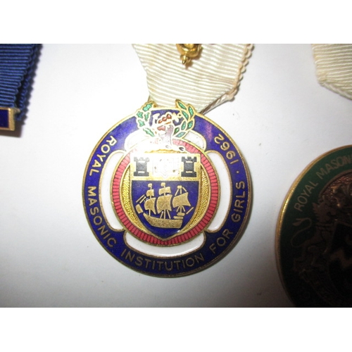 101 - 4 vintage Masonic jewels and a Rotary international medallion, all in good used condition