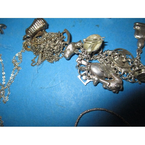 141 - A parcel of vintage costume jewellery, to include some silver items, all in used condition