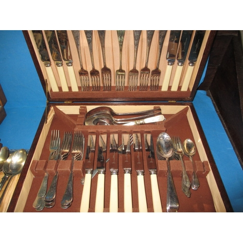 150 - A large quantity of vintage cutlery and flatware, some in boxes, all in used condition