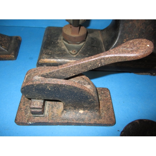 161 - 4 Late 19th early 20th office embossing stamps and a vintage hole punch, approx. length of largest 4... 