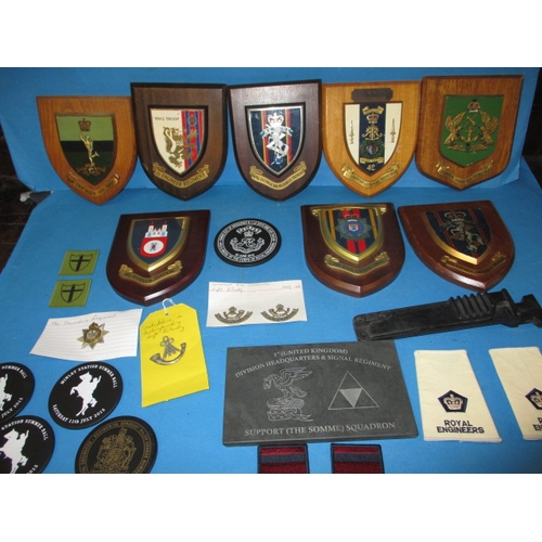 163 - A parcel of vintage military related items, to include regimental shields and badges, various ages, ... 