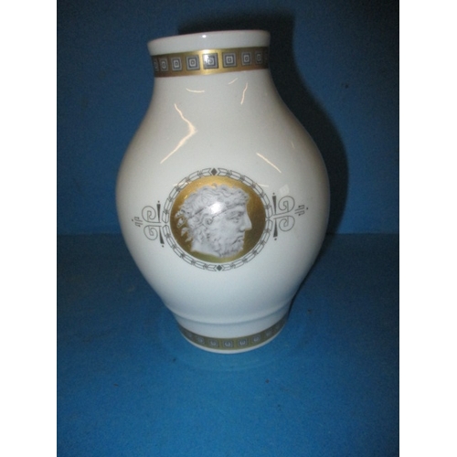 165 - A mid 20th century GDR porcelain vase, approx. height 13cm, in good pre-owned condition with no obse... 