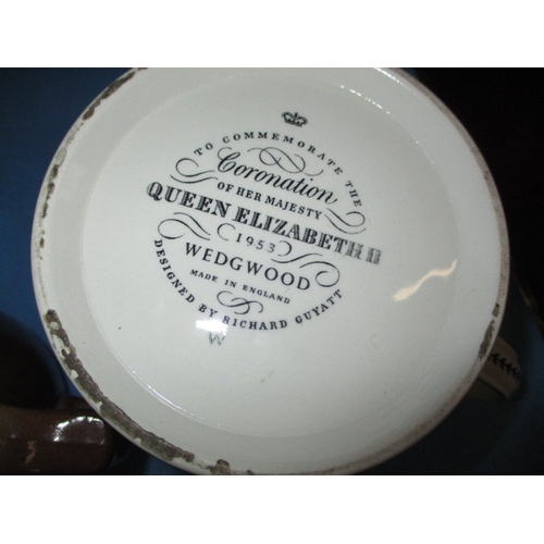 189 - A quantity of commemorative items, to include a mug designed by Richard Guyatt for Wedgwood, all in ... 