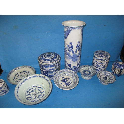 212 - A parcel of oriental blue & white ceramics and other bowls, various dates, all in used condition