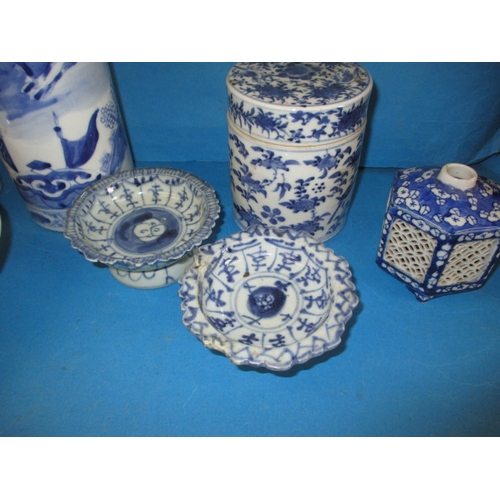 212 - A parcel of oriental blue & white ceramics and other bowls, various dates, all in used condition