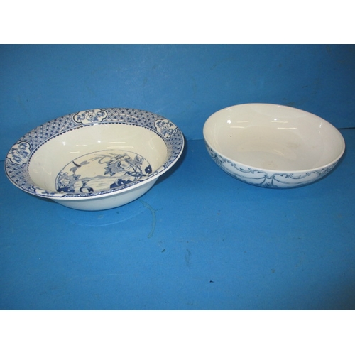 212 - A parcel of oriental blue & white ceramics and other bowls, various dates, all in used condition