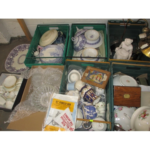 233 - A very large quantity of general clearance items, to include tea set and lamps, all in used conditio... 